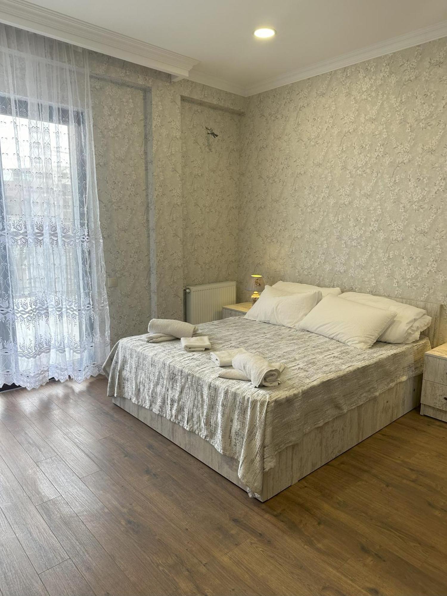 Three Palms Guest House 트빌리시 외부 사진