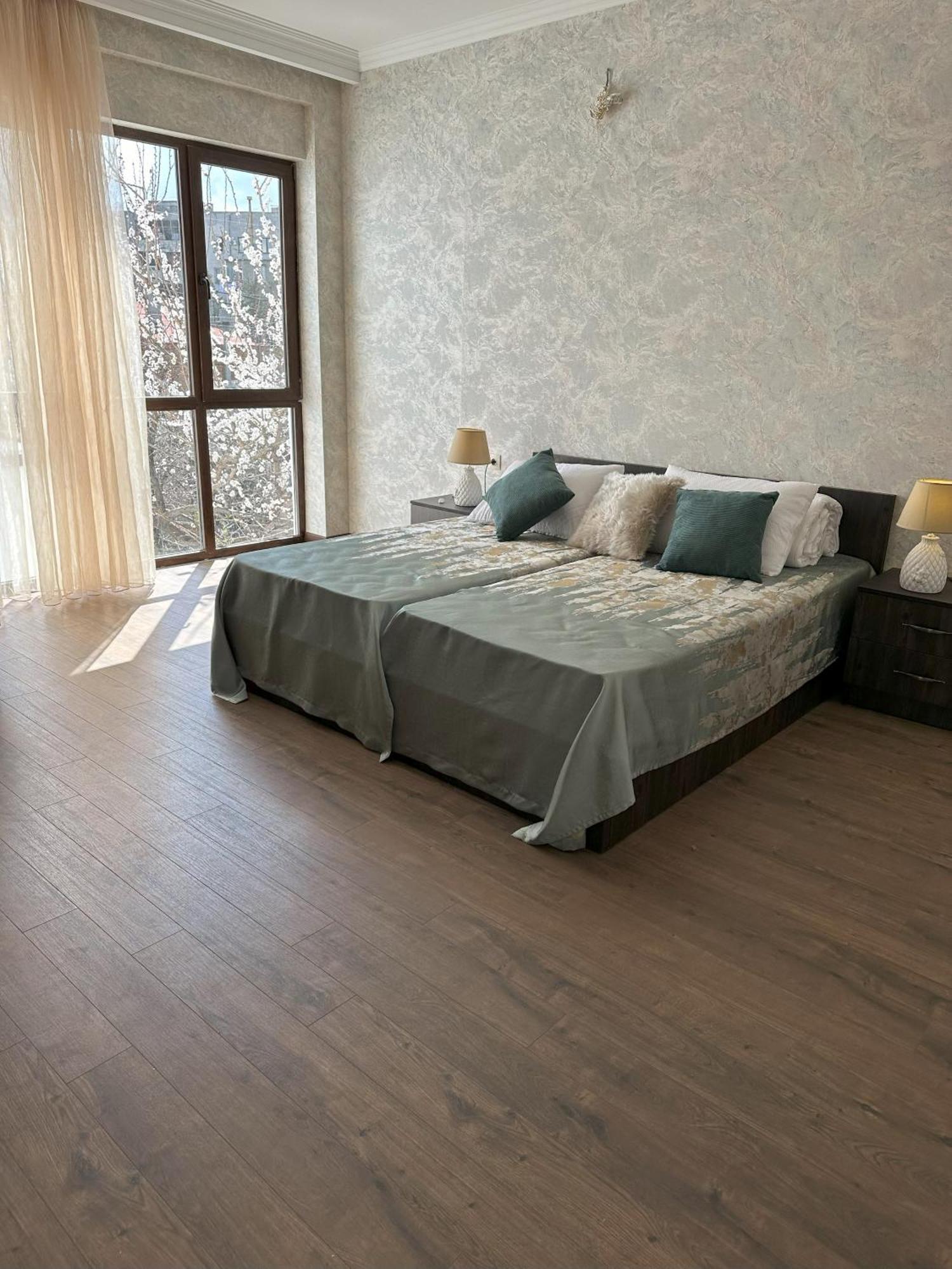 Three Palms Guest House 트빌리시 외부 사진