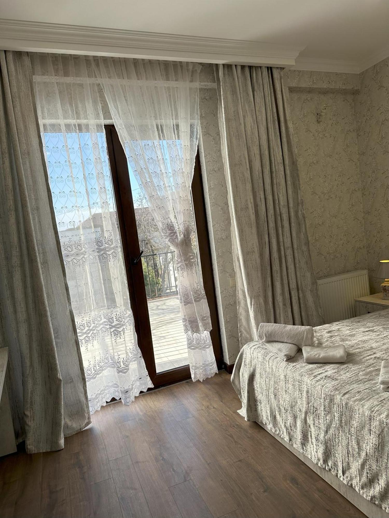 Three Palms Guest House 트빌리시 외부 사진