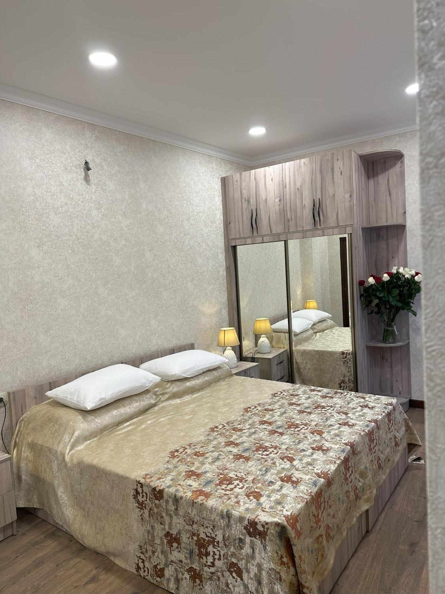 Three Palms Guest House 트빌리시 외부 사진