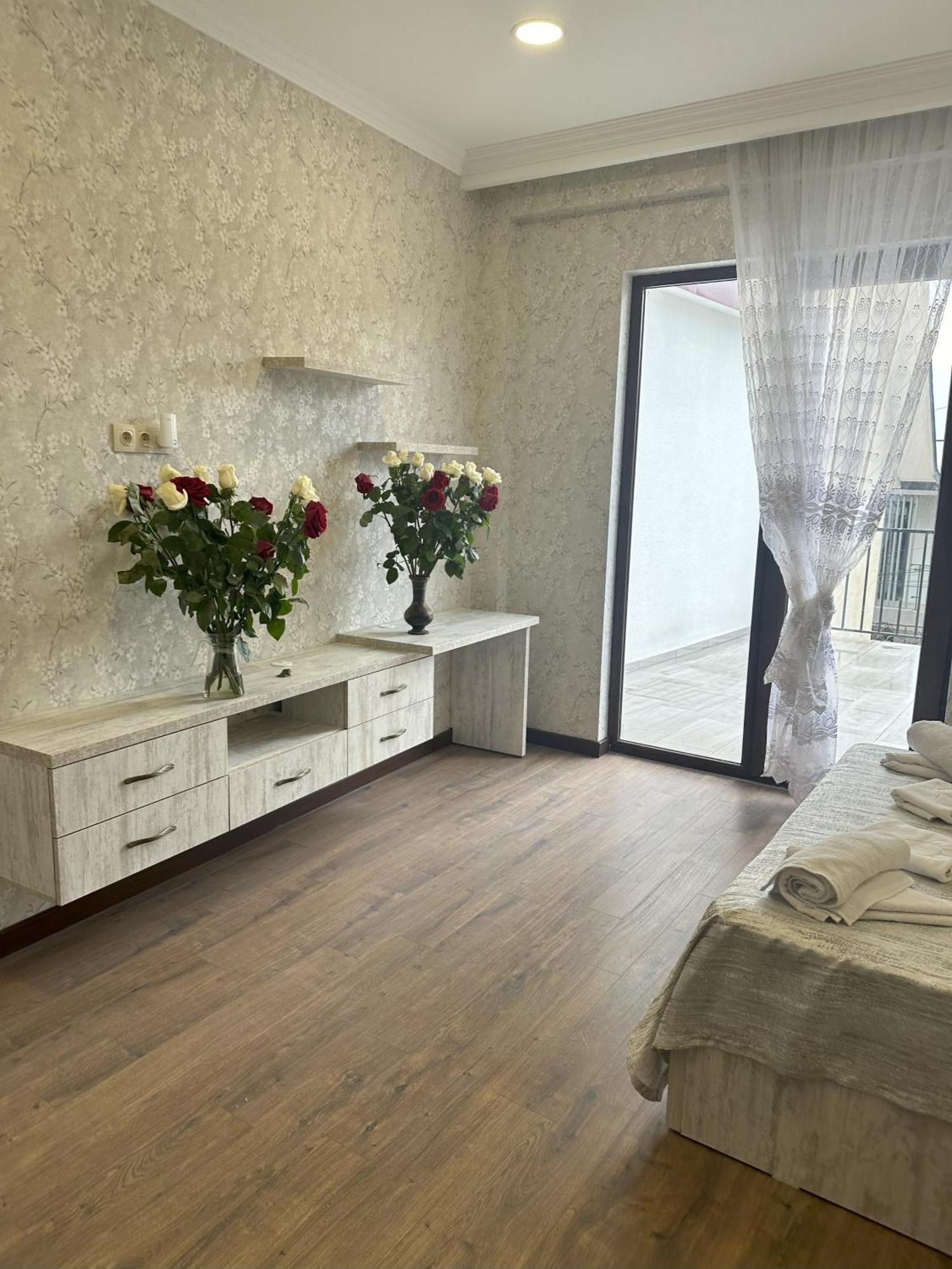 Three Palms Guest House 트빌리시 외부 사진