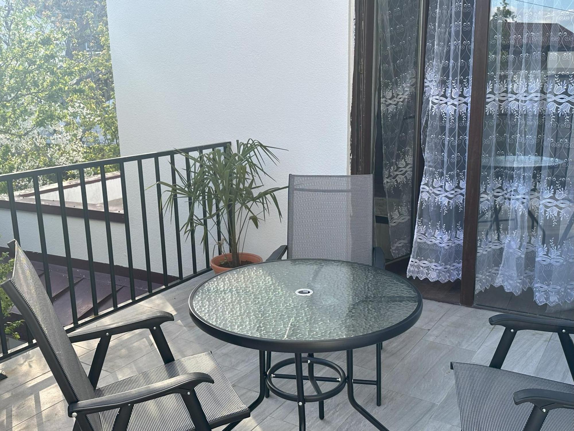 Three Palms Guest House 트빌리시 외부 사진