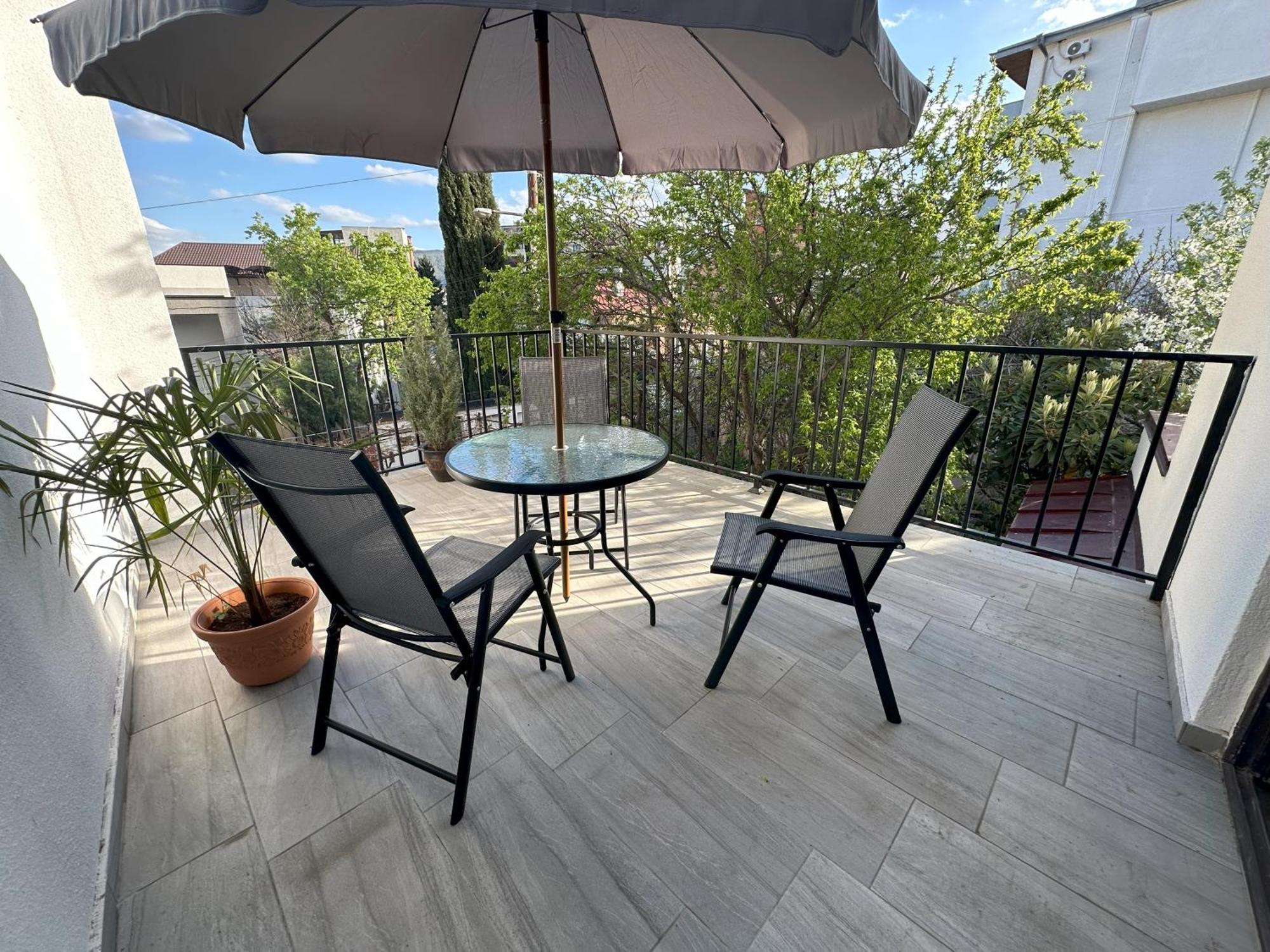 Three Palms Guest House 트빌리시 외부 사진
