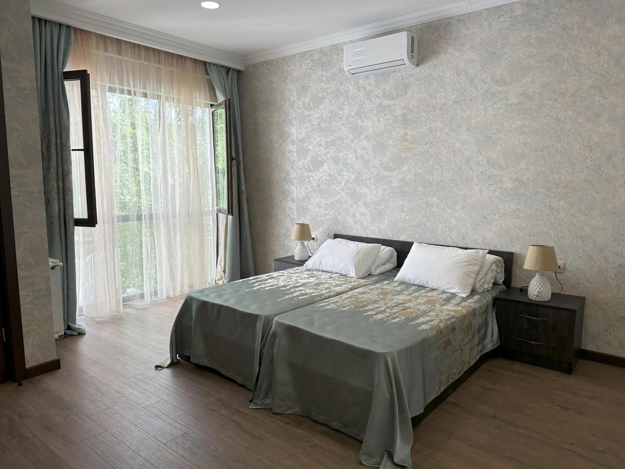 Three Palms Guest House 트빌리시 외부 사진