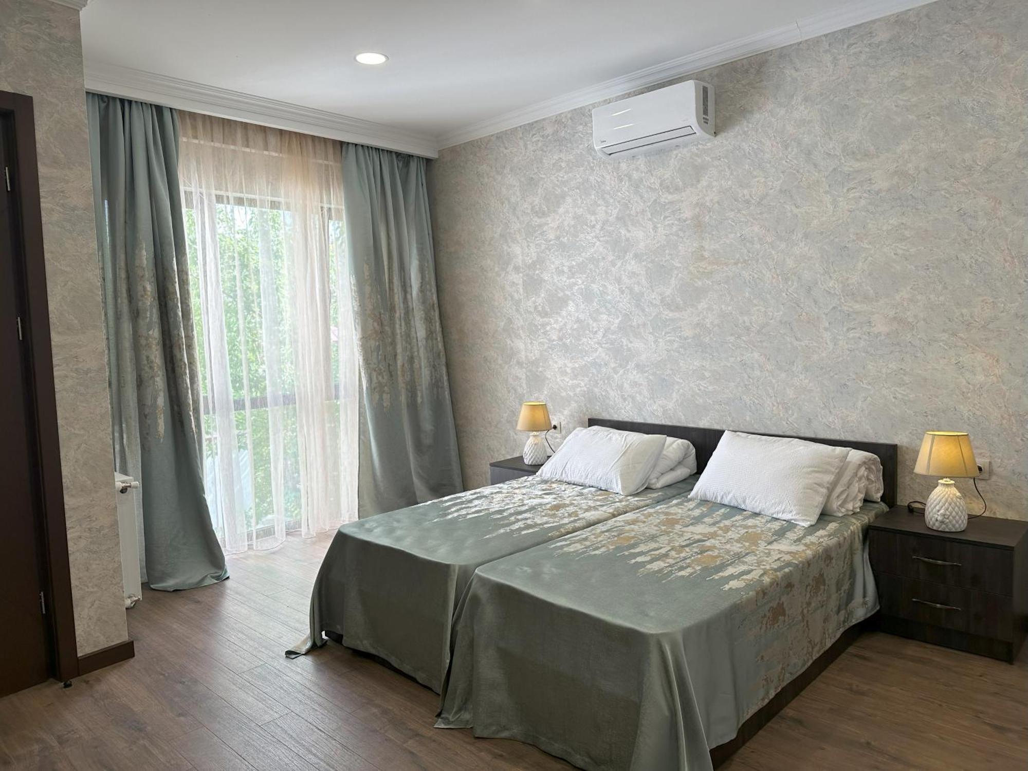 Three Palms Guest House 트빌리시 외부 사진